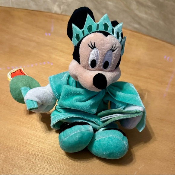 Disney Minnie Mouse Lady Liberty Statue Plush 9” Used w/ Tag - Picture 2 of 11